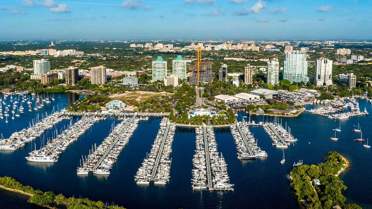3 Tour de 5 días en Miami con visitas a la ciudad, paseo en barco por la bahía y un día de compras. ¡Un viaje inolvidable!