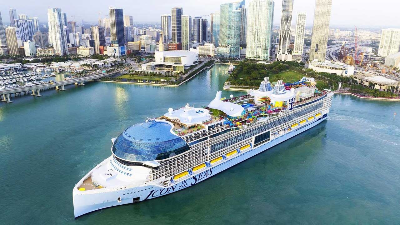 2 Disfruta de un viaje de 7 noches al Caribe en el Icon of The Seas. Salidas desde Miami con Royal Caribbean