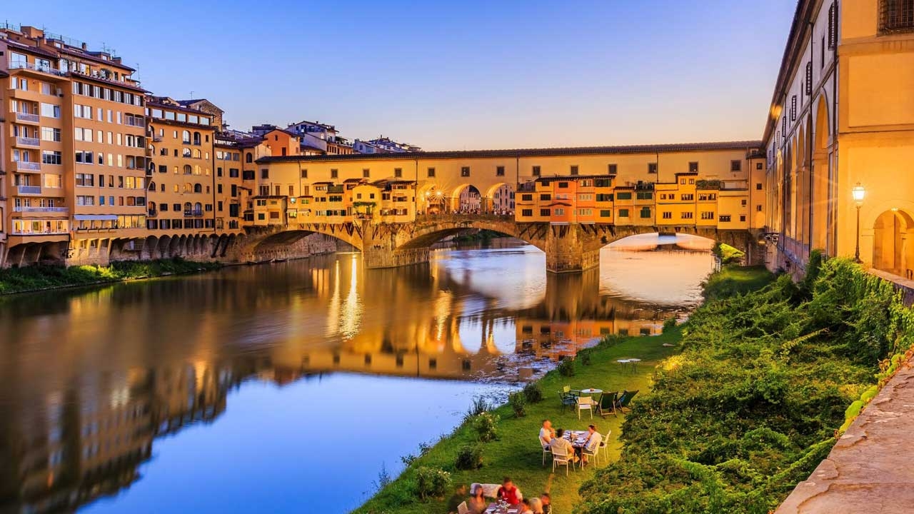 2 Descubre Europa con nuestro tour de 21 días. Incluye visitas a Madrid, París, Roma y más. Alojamiento y traslados incluidos.