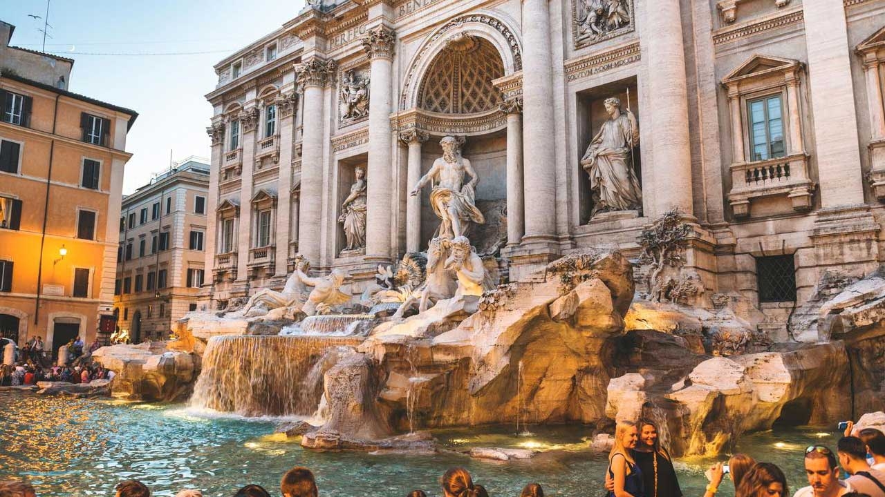 4 Descubre Europa con nuestro tour de 21 días. Incluye visitas a Madrid, París, Roma y más. Alojamiento y traslados incluidos.